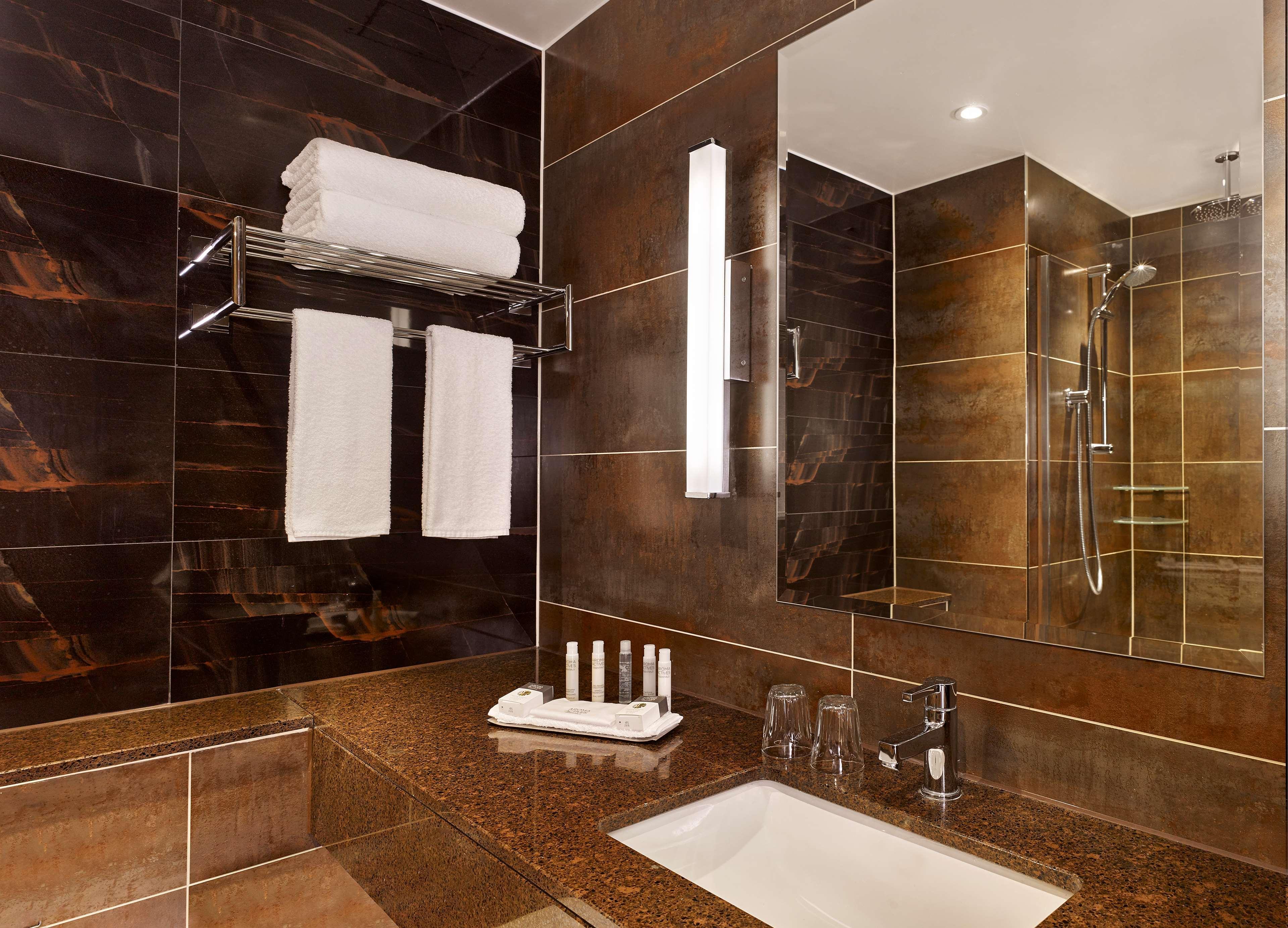 Doubletree By Hilton Woking