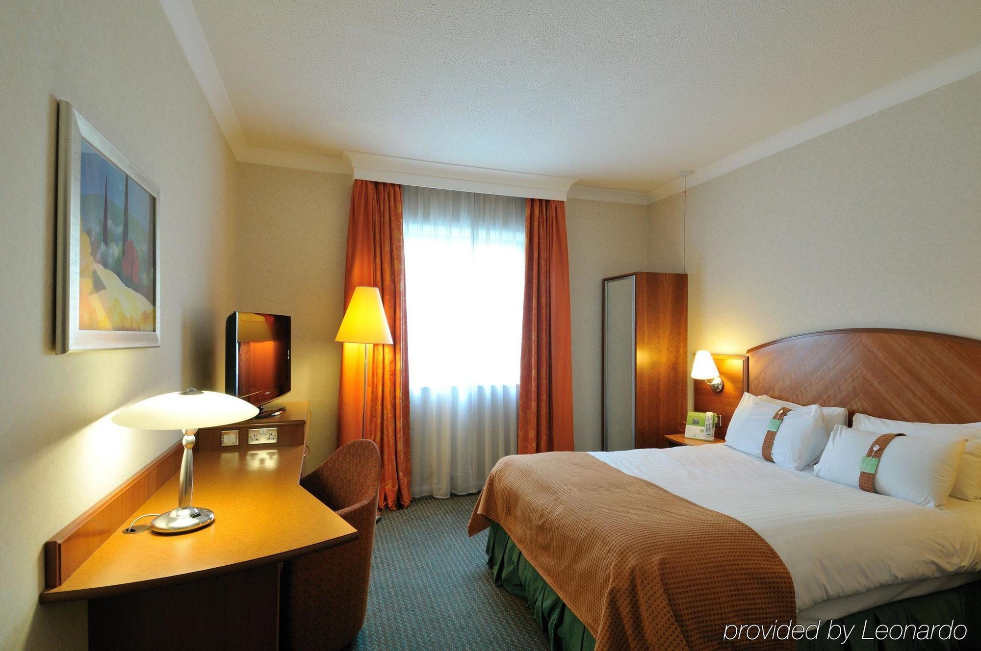 Hotel Doubletree By Hilton Woking